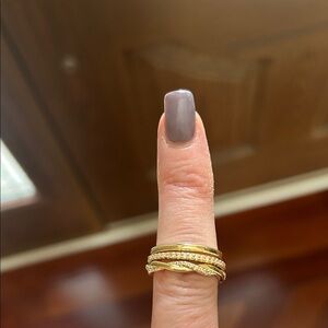 Elegant Gold amWomen's Ring set